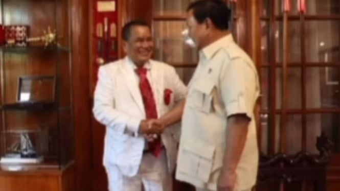 69523eabe6db9-hotman-paris-dan-prabowo_665_374.jpg