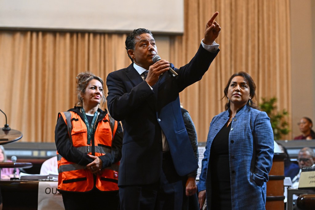 EBT-L-OAKSWEARINGIN-0106-10.jpg