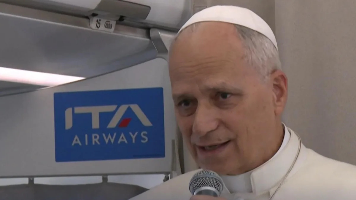 El Papa León llama a la provincia palestina mientras continúa su gira por el extranjero con parada en el Líbano