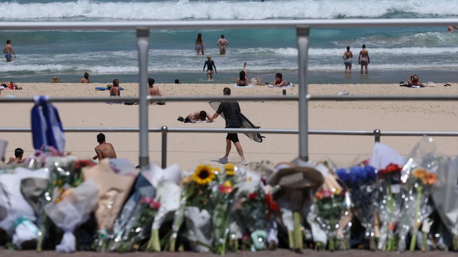Presunto pistolero de Bondi Beach acusado de 15 cargos de asesinato, dijo la policía