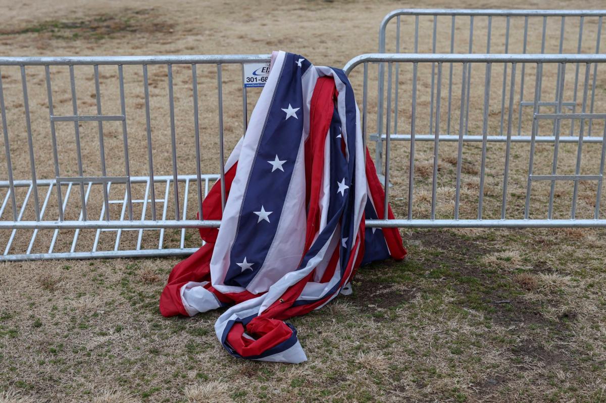bunting-draped-barriers-ellipse-near-117721643-e1766370475435.jpg