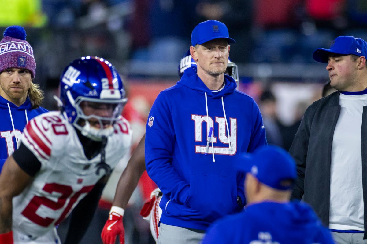 charlie-bullen-interim-defensive-coordinator-116539054.jpg