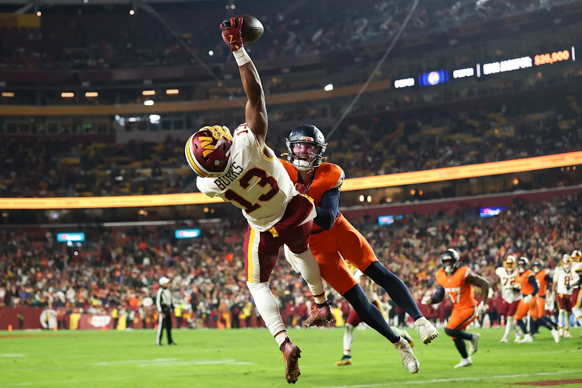 MIRAR: Traylon Burks de los Commanders con el candidato a la captura del año de la NFL