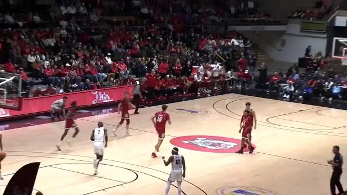 Selland Arena trae de vuelta la nostalgia del baloncesto y los fanáticos de Bulldog