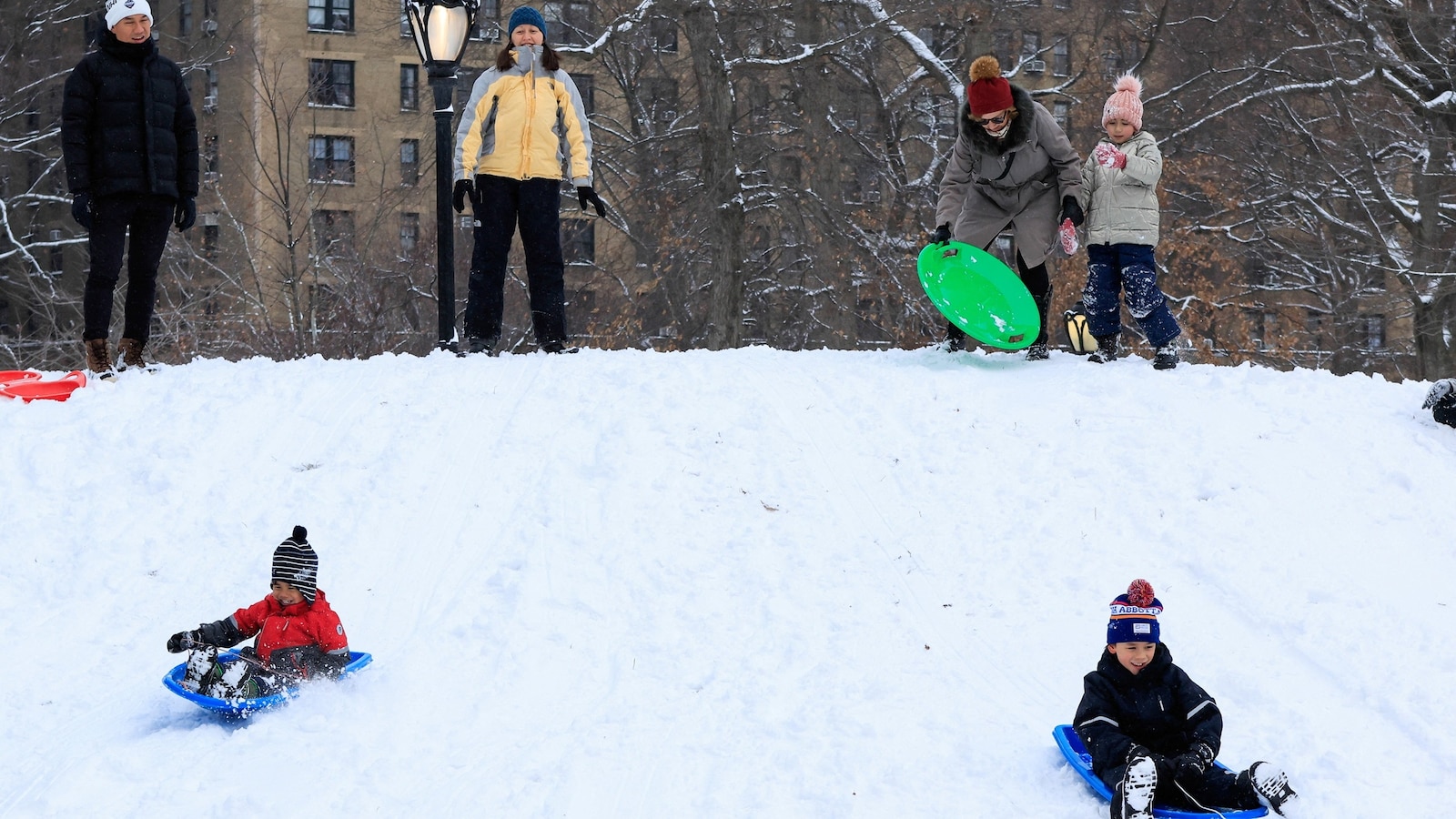 new-york-snow-rt-jt-251227_1766852608255_hpMain_16x9.jpg