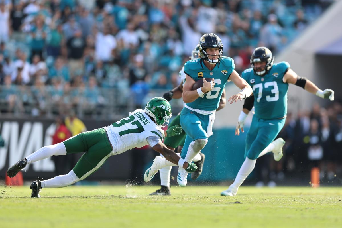 trevor-lawrence-16-jacksonville-jaguars-117342903.jpg