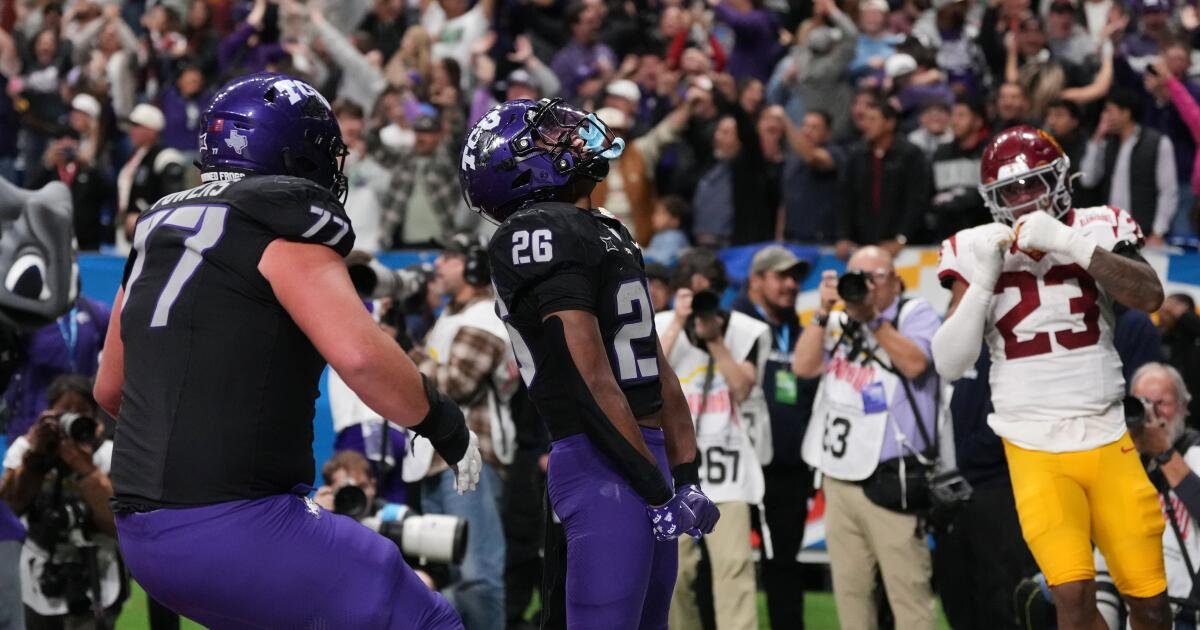 Trojan Veterans Lincoln Relay, USC Bowl colapsan después de una explosión