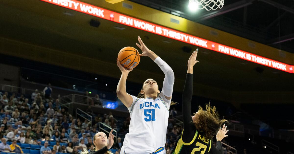 Lauren Bates ayudó al No. 3 UCLA a derrotar a Oregon en el primer partido del Big Ten