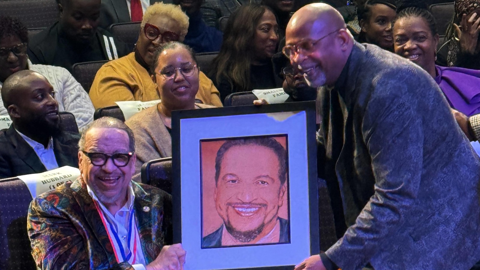 El cantante de gospel Richard Smallwood muere a los 77 años, dejando un legado que inspiró a muchos en la música