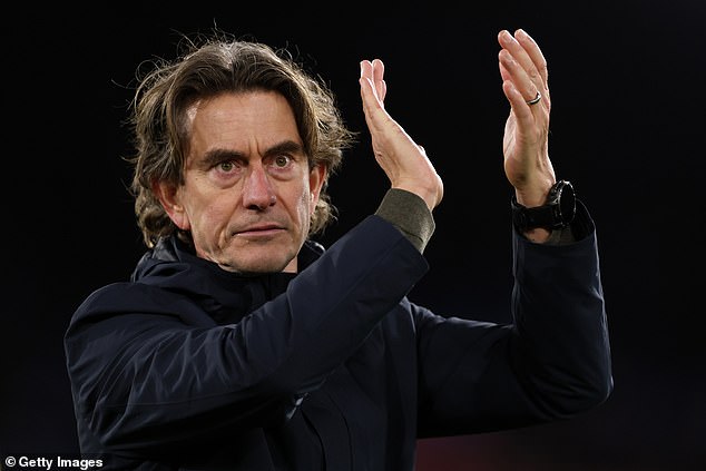 Por qué los Spurs tienen dificultades en casa pero mejor fuera: diferentes demandas de los fanáticos, el cambio táctico de Thomas Frank, el enigma del precio de las entradas y cómo el entrenador está tratando de resolverlo usando a Archie Gray