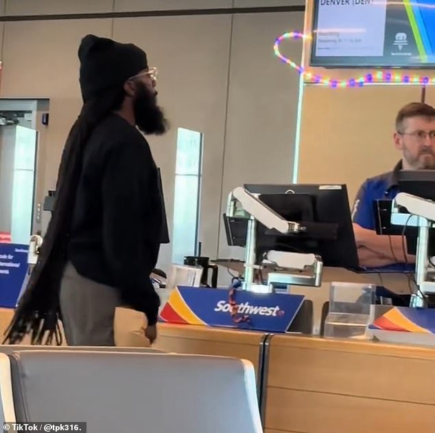 105170045-15428159-An_irate_passenger_was_caught_on_camera_threatening_a_Southwest_-a-1_176733541139.jpeg