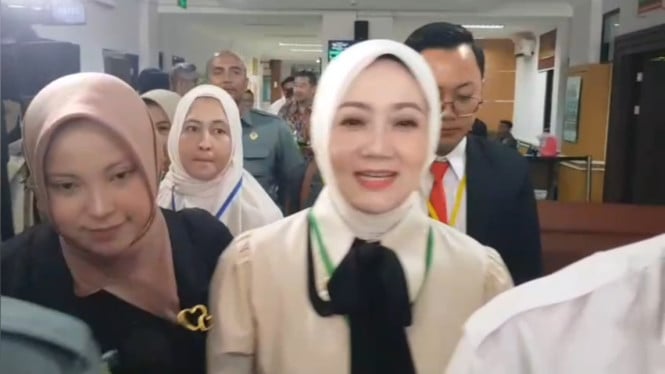 1767378094_6954ca8f07796-atalia-praratya-di-pengadilan-agama-bandung_665_374.jpg