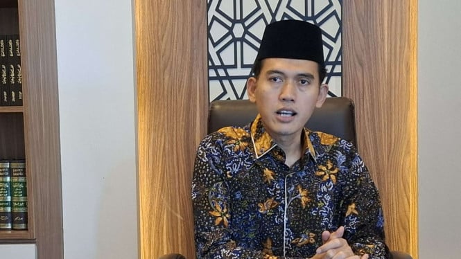 1767780759_68f3823fdb455-ketua-majelis-ulama-indonesia-mui-bidang-fatwa-prof-kh-asrorun-ni-am-sholeh_665_374.jp_.jpeg