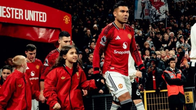 1768707924_6953efefed217-pemain-manchester-united-casemiro_665_374.jpg