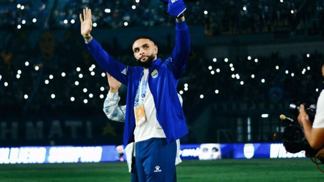 1769589097_6976f6a814db0-layvin-kurzawa-resmi-berseragam-persib-bandung_665_374.jpg