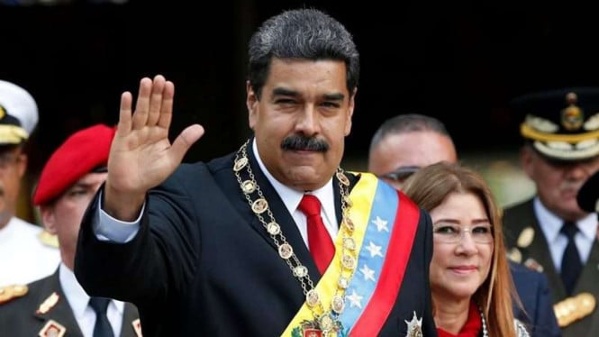 5eb7d100f0d17-viva-militer-presiden-venezuela-nicolas-maduro_665_374.jpg
