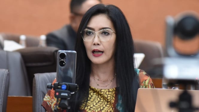 631612ac0f1b3-anggota-dpr-fraksi-pdip-rieke-diah-pitaloka_665_374.jpg