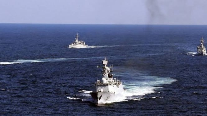 633d7b3239254-viva-militer-kapal-perang-militer-china-di-selat-taiwan_665_374.jpeg