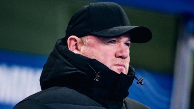 659411629d2ee-wayne-rooney-saat-menangani-birmingham-city_665_374.jpg