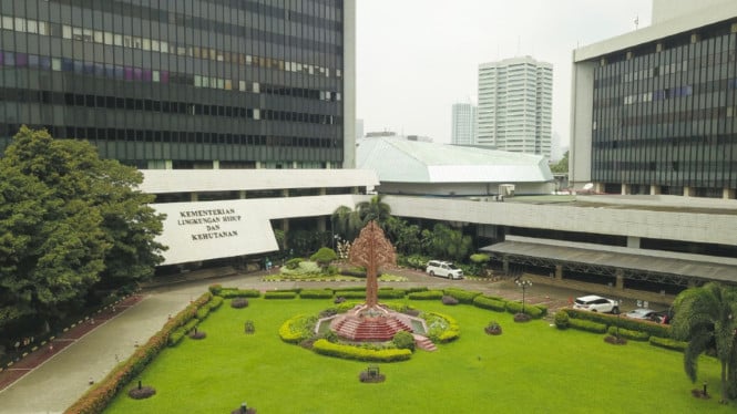 6700c35f55abf-gedung-kementerian-lingkungan-hidup-dan-kehutanan-klhk_665_374.jpg