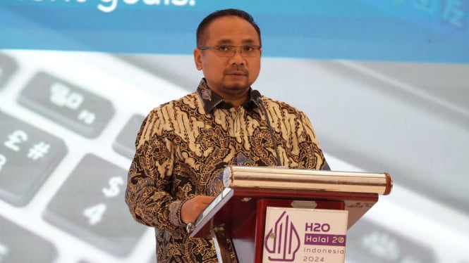 6707bf66ebcb2-menag-yaqut-cholil-qoumas-resmi-buka-gelaran-the-3rd-halal-20-h20-di-ice-bsd_665_374.j.jpeg
