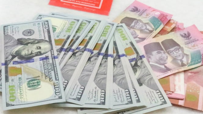 676e8d3c4e11a-nilai-tukar-rupiah-terhadap-dollar_665_374.jpg