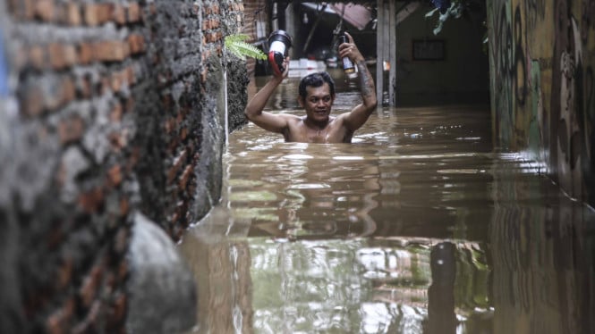 67c69dacb0665-banjir-di-wilayah-jakarta_665_374.jpg