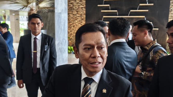 68366c95a7ecd-dpr-bantah-terjadi-tarik-ulur-soal-bahas-ruu-perampasan-aset_665_374.jpg