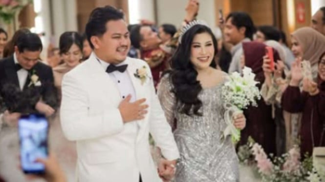 691966767132e-boiyen-menikah-dengan-rully-anggi-akbar-atau-ezel_665_374.jpg