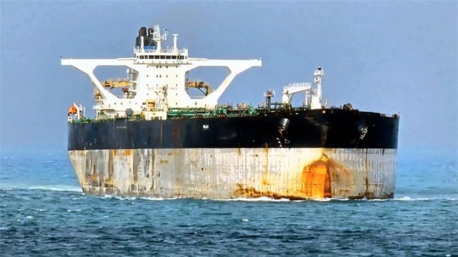 694a173f4a31d-kapal-tanker-minyak-venezuela-bella-1-yang-tengah-diburu-as-di-laut-karibia_665_374.jp_.jpeg