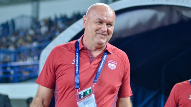 6955ce8cd58f2-pelatih-persib-bandung-bojan-hodak_665_374.jpg
