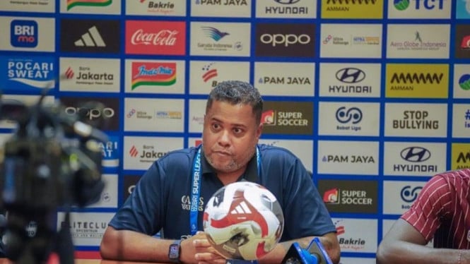 6959ce57db538-divaldo-alves-pelatih-persija_665_374.jpeg