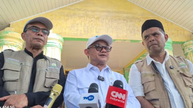 695b5e8014bb2-mendikdasmen-abdul-mu-ti-tengah_665_374.jpg
