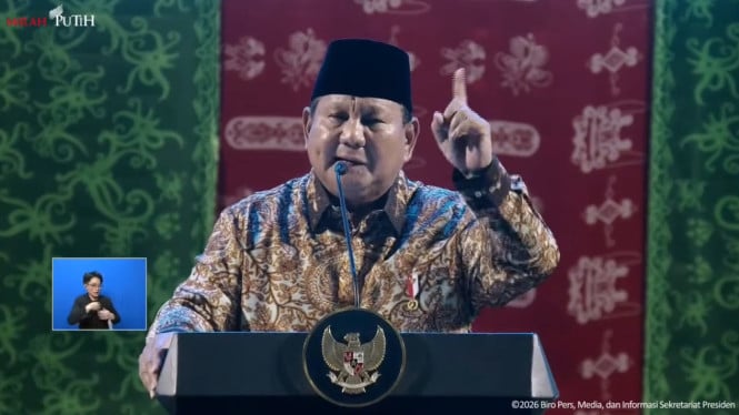 695bf93de9889-presiden-ri-prabowo-subianto-dalam-acara-perayaan-natal-nasional-2025_665_374.jpg