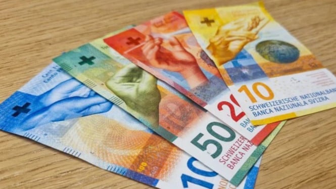 697b5928afeb3-franc-swiss_665_374.jpg