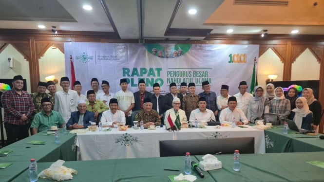 697b90fe2b325-rapat-pleno-pbnu-yang-dipimpin-rais-aam-kh-miftachul-akhyar-di-jakarta_665_374.jpg