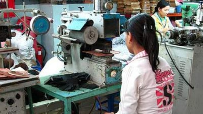 71583_ukm_pabrik_sepatu_665_374.jpg