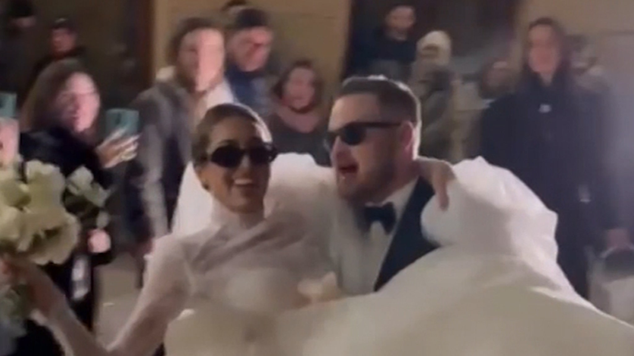 Zach Bryan se casa con el amor de Samantha Leonard, revisa el video