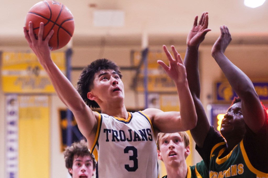 Milpitas mantiene a raya a Los Gatos en enfrentamiento de baloncesto masculino de De Anza