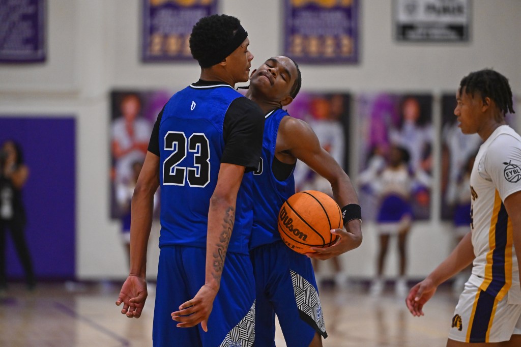 BNG-L-OAKLANDHOOPS-0123-01.jpg