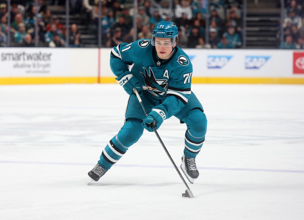 Macklin Celebrini de los Sharks está encantado de estar en el equipo olímpico de Canadá