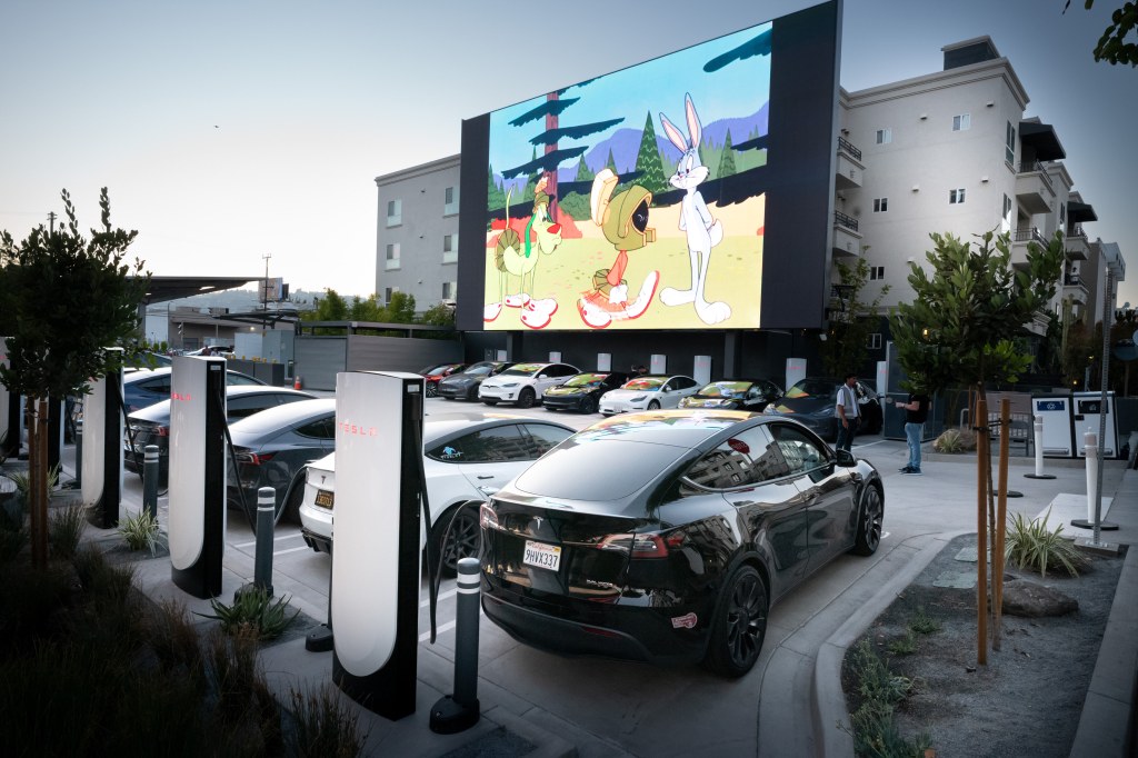 LDN-L-TESLA-DINER-0725-DC-4.jpg