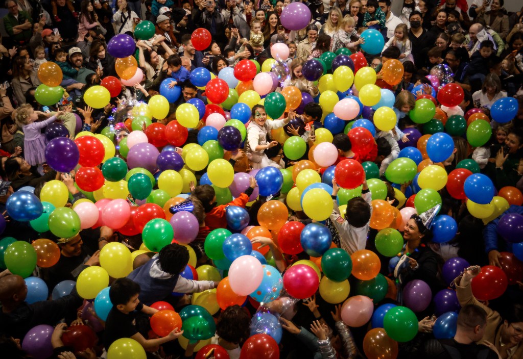 Globo de Nochevieja cae sobre el Área de la Bahía – Mercury News