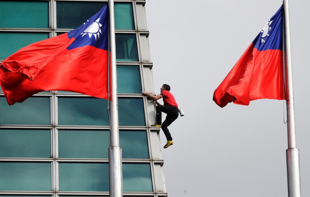 Taiwan_Alex_Honnold_Taipei_101_78764.jpg
