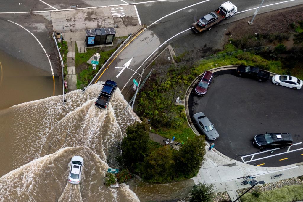 US_Extreme_Weather_California_77353-1.jpg