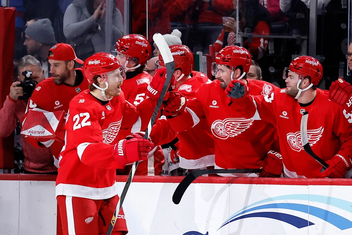 John Gibson hace 24 salvamentos y Red Wings venció 2-1 a los Jets en caída