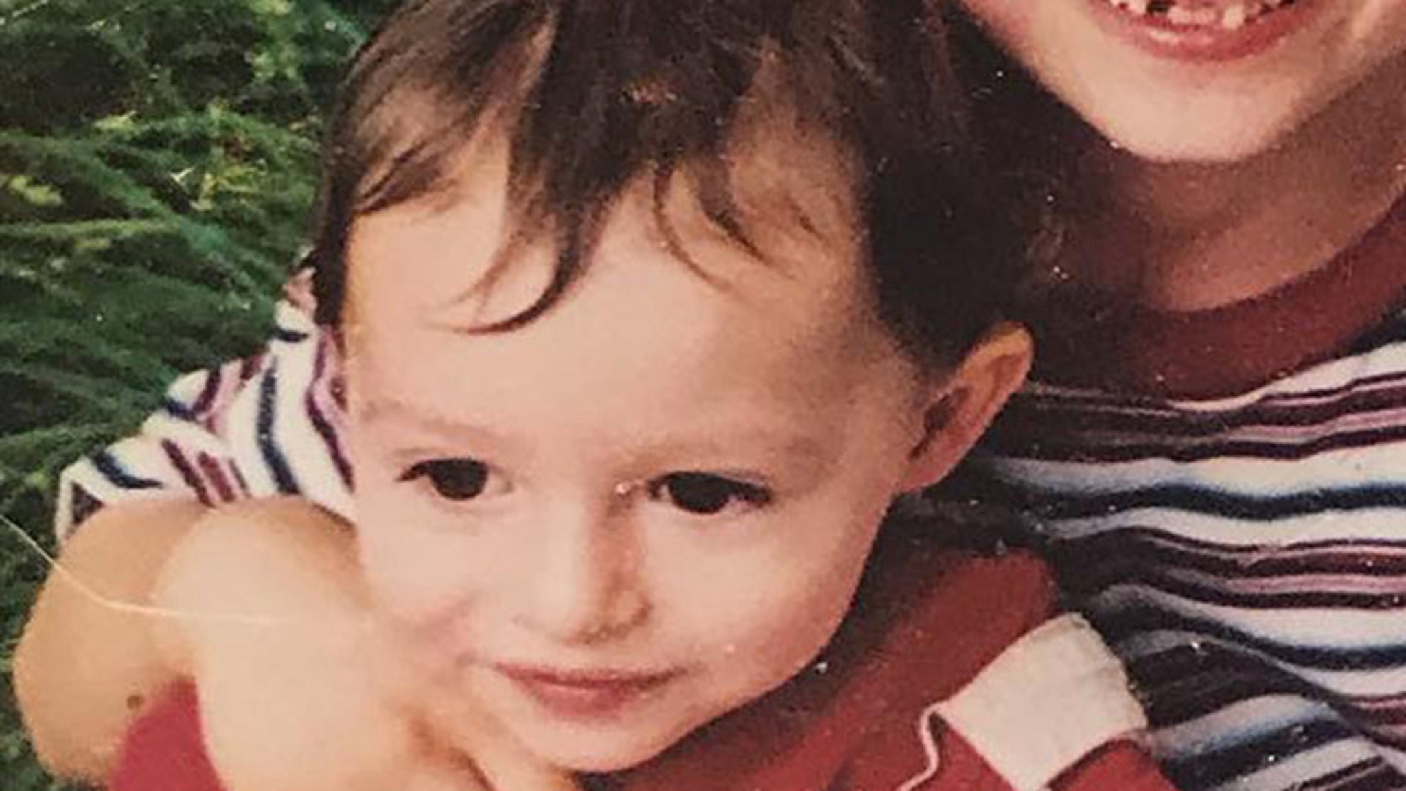 ¡Adivina quién es este niño en general! ¡Se volvió hacia él!