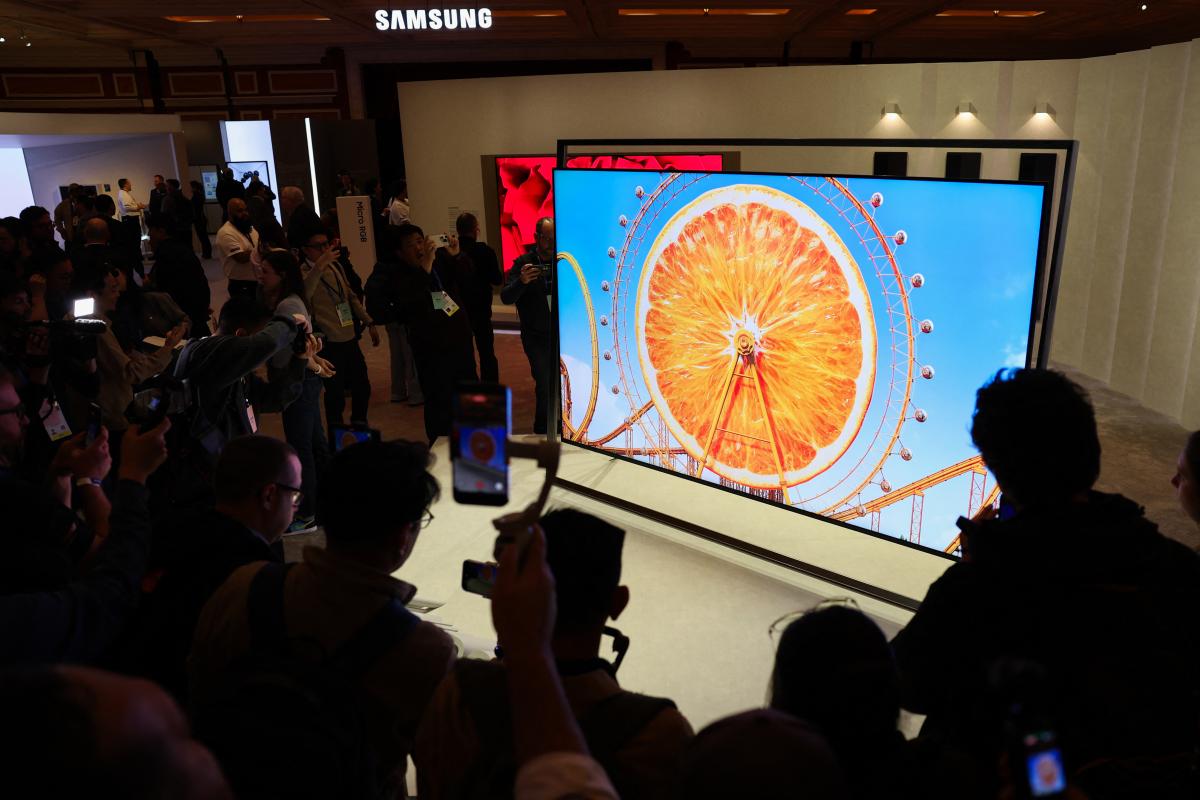 attendees-view-samsung-micro-rgb-118310049.jpg