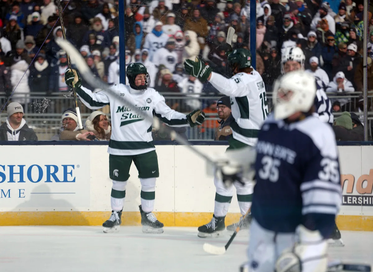 Charlie Strammel logra un triplete cuando Michigan State vence a Penn State en el Beaver Stadium