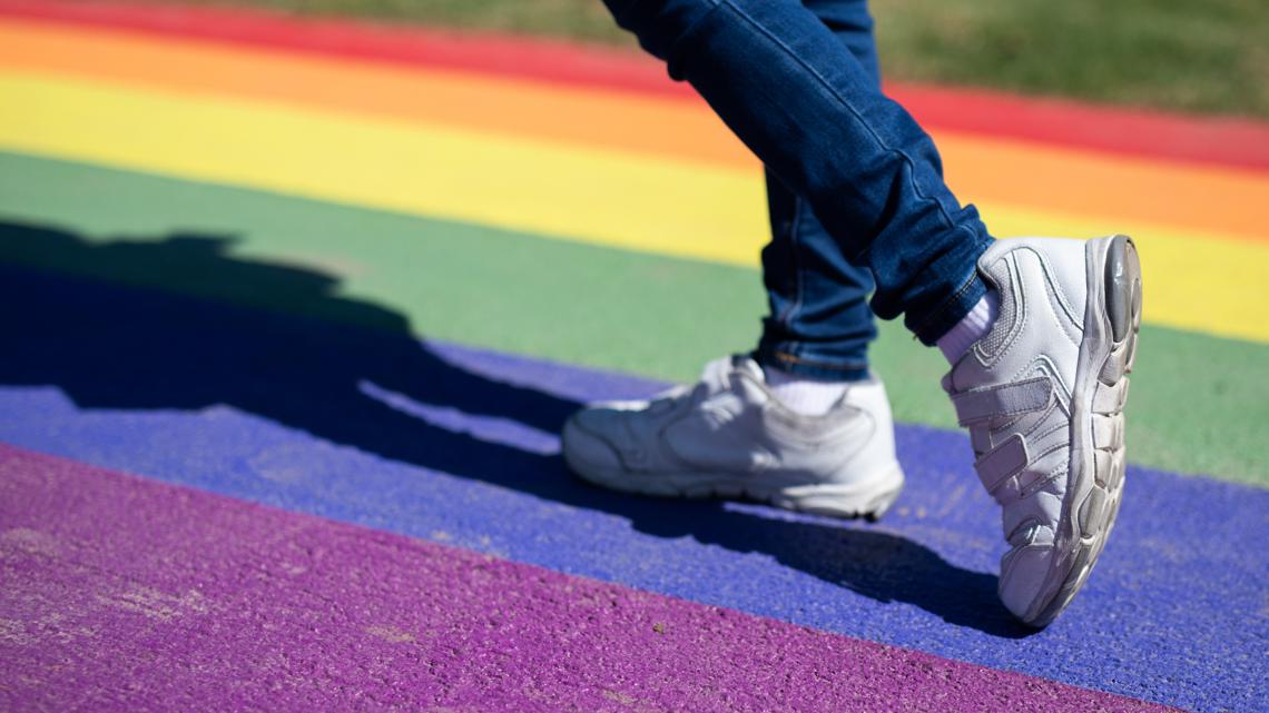 La lista muestra que casi 30 estados han prohibido a los atletas transgénero practicar deportes escolares.